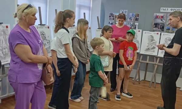 Выставки "Полёт" и &laquo;Дневник сотрудника: взгляд со стороны&raquo; продолжают принимать посетителей.